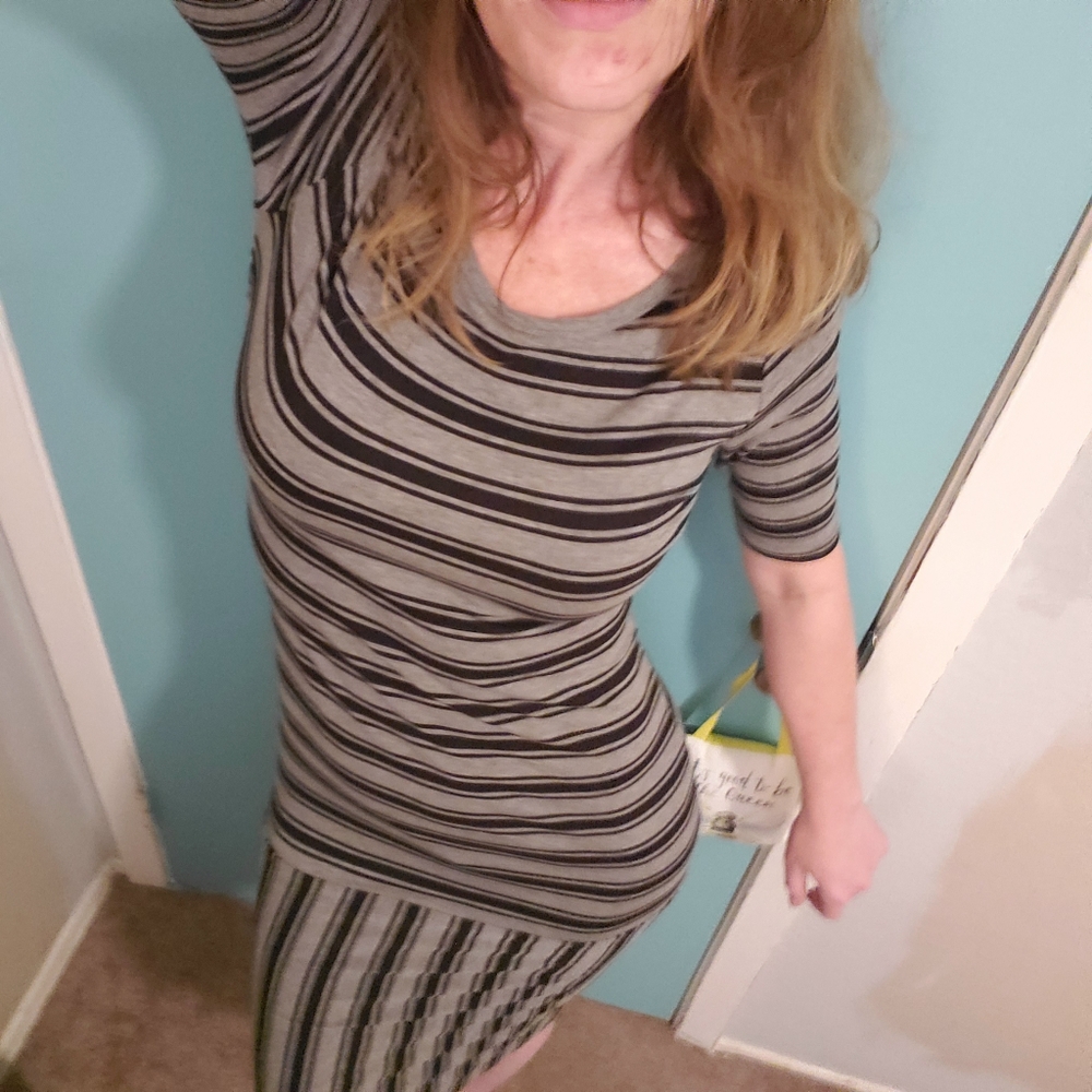 4/$10
 LulaRoe black knit striped NEW S
